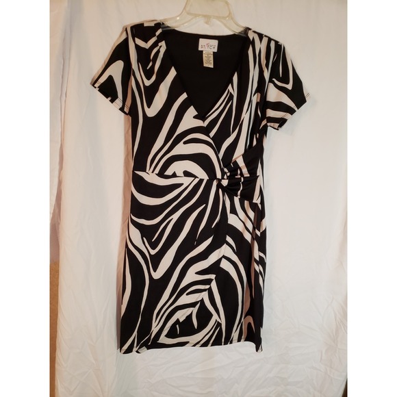 Stitch Dresses & Skirts - Women's Stitch Clothing Co Black And White Short Sleeve Patterned Dress Size L